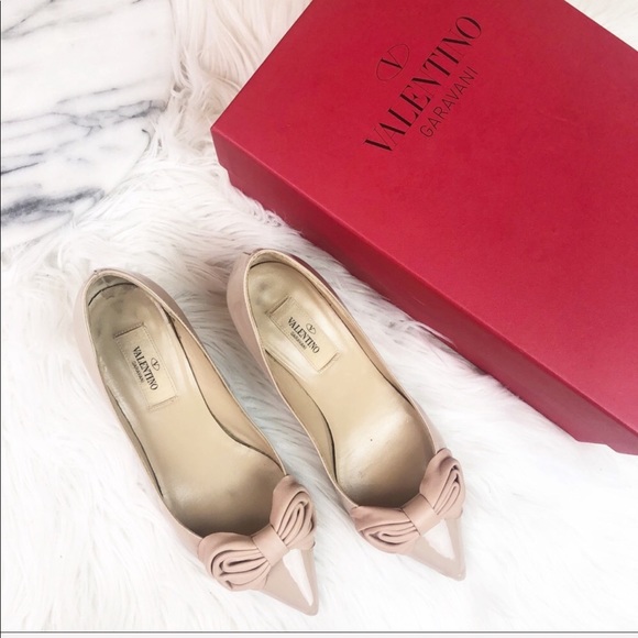 Valentino Shoes - Valentino Bow Nude Pointy Heels